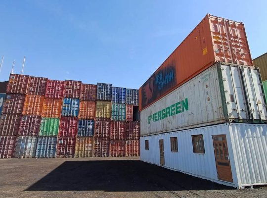 عوامل مؤثر بر قیمت کانتینرها در بازار جهانی