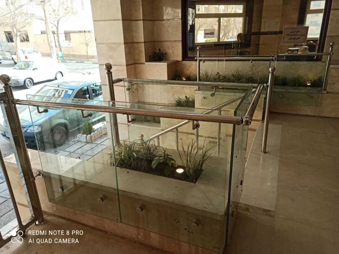 نرده شیشه ای