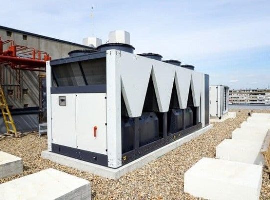 چیلر چیست و چرا قلب تپنده سیستم‌های سرمایشی صنعتی محسوب می‌شود؟