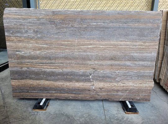 راز درخشش سنگ سیلور در معماری مدرن ایران | بررسی انواع تراورتن سیلور و عوامل مؤثر بر قیمت