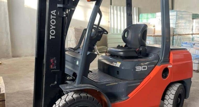 راهنمای انتخاب لیفتراک مناسب؛ مقایسه برندهای برتر با نگاهی به خدمات لیفت یاب