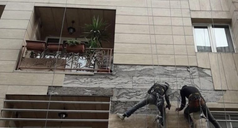 چرا پاییز بهترین زمان برای پیچ و رولپلاک کردن سنگ نماست