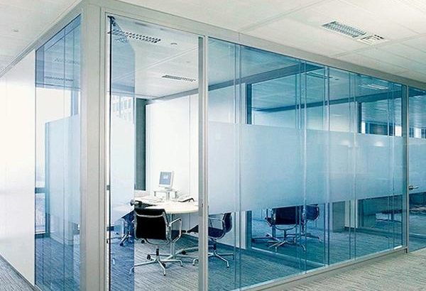 مهندسی سکوت: چگونه پارتیشن شیشه ای دوجداره محیط کاری را آکوستیک می کند؟