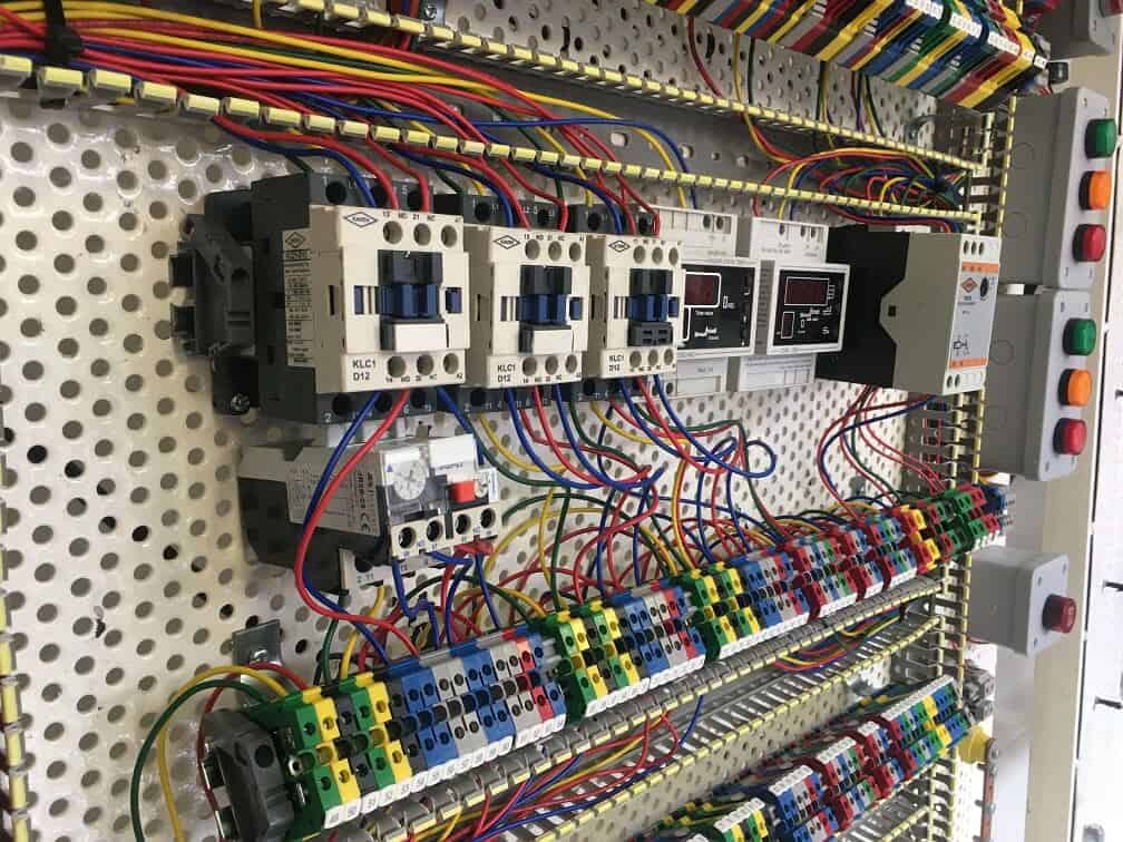 دوره آموزش برق صنعتی