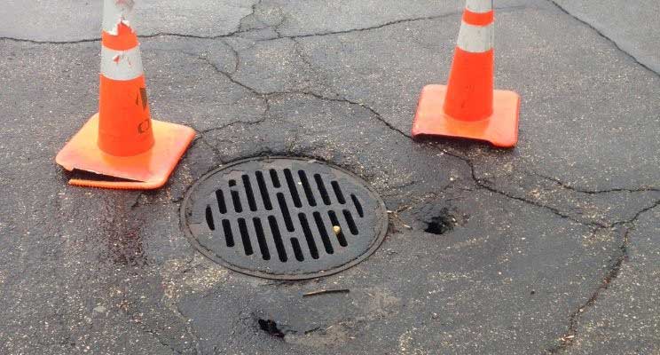 نشانه های گرفتگی و انسداد فاضلاب کف پارکینگ