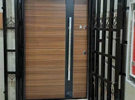 قیمت حفاظ درب آپارتمان؛ راهنمای کامل بررسی هزینهها و عوامل موثر در سال ۱۴۰۵